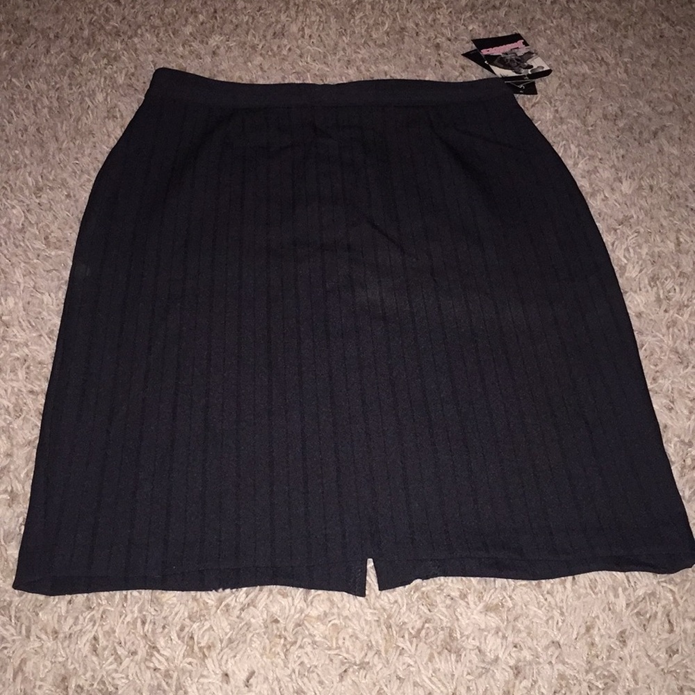 Never worn black pencil skirt